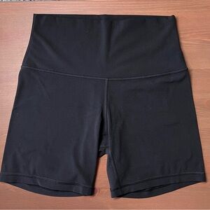 Lululemon High Rise Short 6”